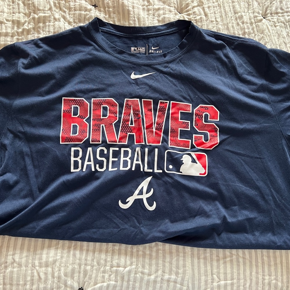 Nike performance shirt Braves